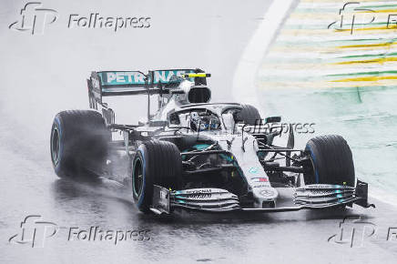 Valtteri Bottas, da Mercedes, durante o segundo treino livre para o GP Brasil de F-1