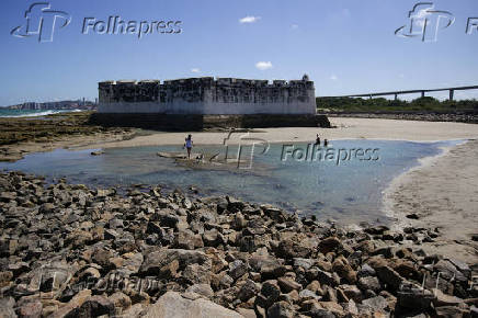 Folhapress - Fotos - Forte dos Reis Magos, na praia do Meio, em Natal