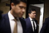 O senador Sergio Moro deixa seu gabinete no Senado, quando teve incio o julgamento
