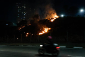 Incndio em mata prximo a residncias