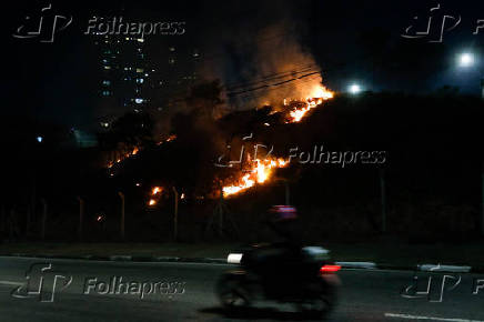 Incndio em mata prximo a residncias