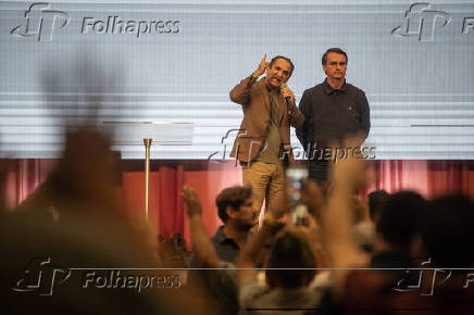 O presidente eleito Jair Bolsonaro (PSL) em culto ao lado do pastor Silas Malafaia
