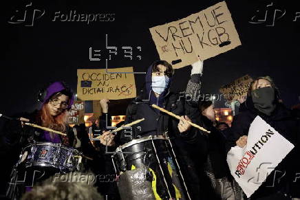 Third night of nationwide protests against far-right independent runoff candidate Calin Georgescu