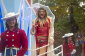 Desfile anual do dia de ao de graas da macy's acontece na cidade de nova york