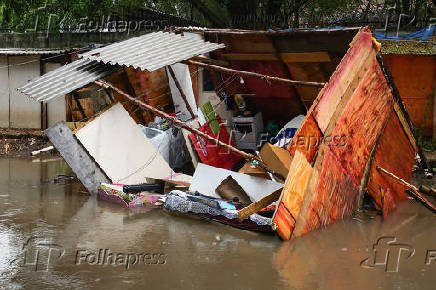 Barracos destrudos na Favela gua Branca