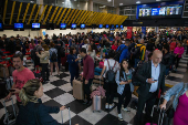 Saguo do aeroporto de Congonhas lotado de passageiros