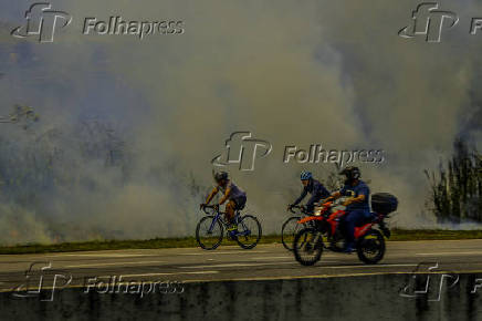 Incndio atinge mata em terreno do Comando da Aeronutica em SJC