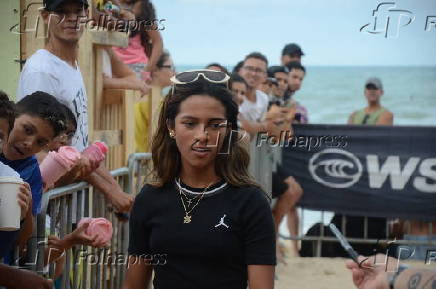 O surfista itlo ferreira ,vence estreia de campeonato em natal .