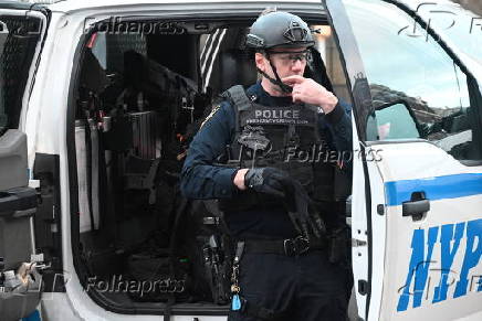 Mulher de 34 anos leva vrios tiros pelo corpo e  esfaqueada no nmero 2145 da Southern Boulevard, na seo West Farms do Bronx, em Nova York