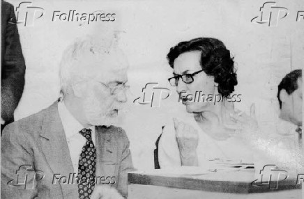 Maria da Conceio e Pedro Bacha conversam na CAE do Senado