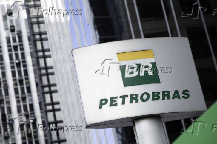 Logo da Petrobras na entrada da empresa em sua sede na avenida Paulista, em SP