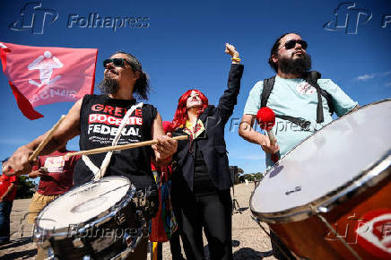 Servidores federais da Educao em greve fazem ato em Braslia