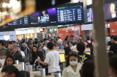 Movimentao intensa de passageiros  no saguo do Aeroporto de Congonhas