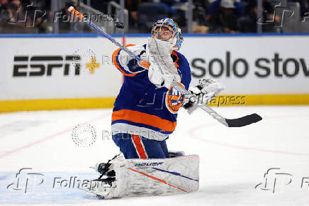 NHL: Toronto Maple Leafs at New York Islanders