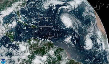 El huracn de categora 4 Kirk y tormenta Leslie avanzan en aguas abiertas del Atlntico