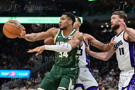 NBA: Sacramento Kings at Milwaukee Bucks