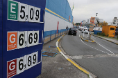 Preo da gasolina acumula queda de 30% desde cortes de impostos