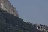 Rio instala barreiras contra pedras no Morro Dois Irmos 