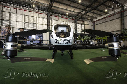 Carro voador em feira de aviao em So Roque (SP)