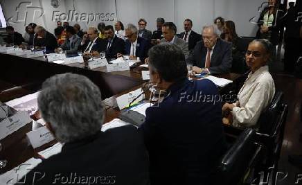 Autoridades fazem reunio sobre as queimadas no Brasil