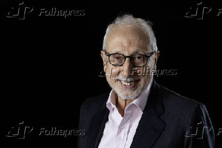 Retrato do economista Persio Arida
