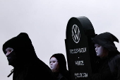 Protest in Wolfsburg supporting a third round of negotiations between IG Metall and Volkswagen