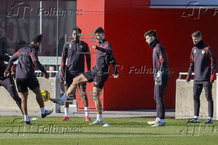 Kike Salas se entrena junto a sus compaeros