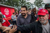 Lula, Gleisi e Boulos visitam acampamento do MTST no ABC