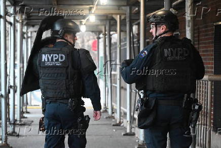 Mulher de 34 anos leva vrios tiros pelo corpo e  esfaqueada no nmero 2145 da Southern Boulevard, na seo West Farms do Bronx, em Nova York