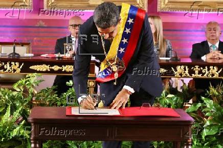 Maduro defiende como una victoria su cuestionada investidura para un mandato de seis aos