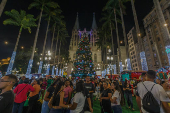Folhapress - Fotos - Vila de Natal na praça da Sé, centro de São
