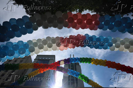 Pblico durante a 28 Parada do Orgulho LGBT+ de So Paulo