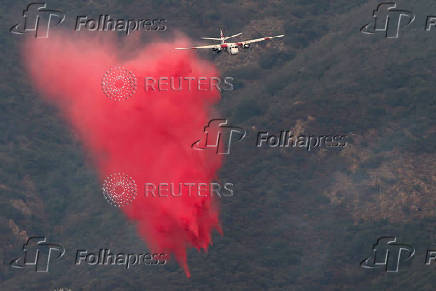 Airport Fire burns in the hills of Orange County