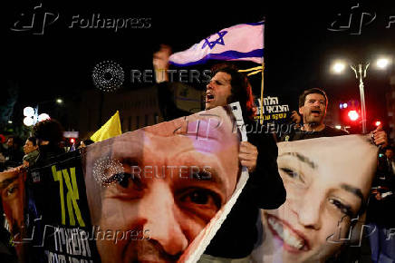 Israelis protest in support of ceasefire deal between Israel and Hamas, in Jerusalem