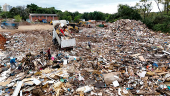 Depsito de lixo temporrio em So Leopoldo (RS)