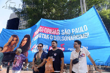 Movimentao na Avenida Paulista na tarde deste domingo