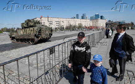 Preparations for the exhibition of foreign captured weapons on Poklonnaya Hill
