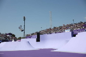 Gustavo Bala Loka compete na final do BMX freestyle