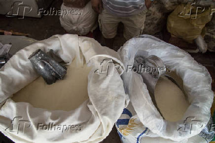 Venda de farinha de copioba, em Nazar