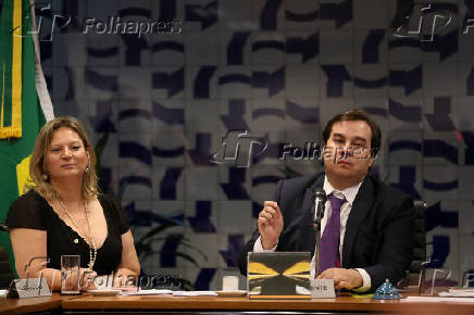 Presidente da Cmara, Rodrigo Maia, ao lado da lder do PSL no Congresso, deputad Joice Hasselmann