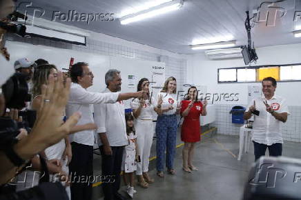 Evandro Leito candidato do PT vota em Fortaleza