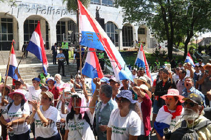 Marcha opositora entrega demandas a poderes de Paraguay tras caminar 65 kilmetros