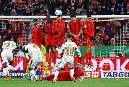 DFB Cup - Round of 16 - Bayern Munich v Bayer Leverkusen