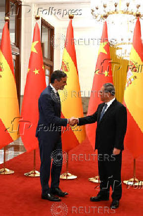 Chinese Premier Li Qiang shakes hands with Spanish PM Sanchez in Beijing