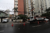 Moradores de prdios na rua Onze de Junho sem energia eltrica