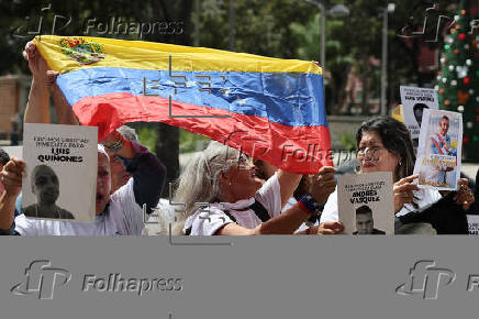 Familiares de detenidos tras comicios en Venezuela exigen ante Fiscala ms liberaciones