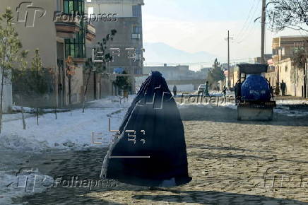 Afghans living in a camp amidst drop in temperatures in Kabul