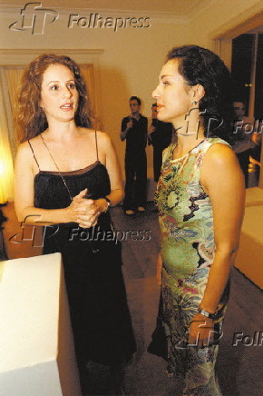 A atriz Daniela Camargo ( esquerda)