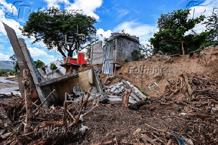 Las lluvias del huracn John derrumban casas y sueos de familias en el mexicano Acapulco