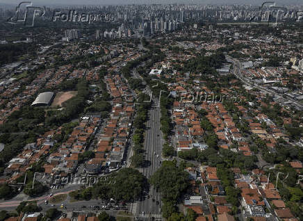 Rodovia Raposo Tavares na chegada a SP, onde o governo Tarcsio quer construir pistas 